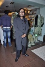 at Ghulam Ali bday celebrated in Riyaz Gangji Store, Mumbai on 5th Dec 2012 (17).JPG